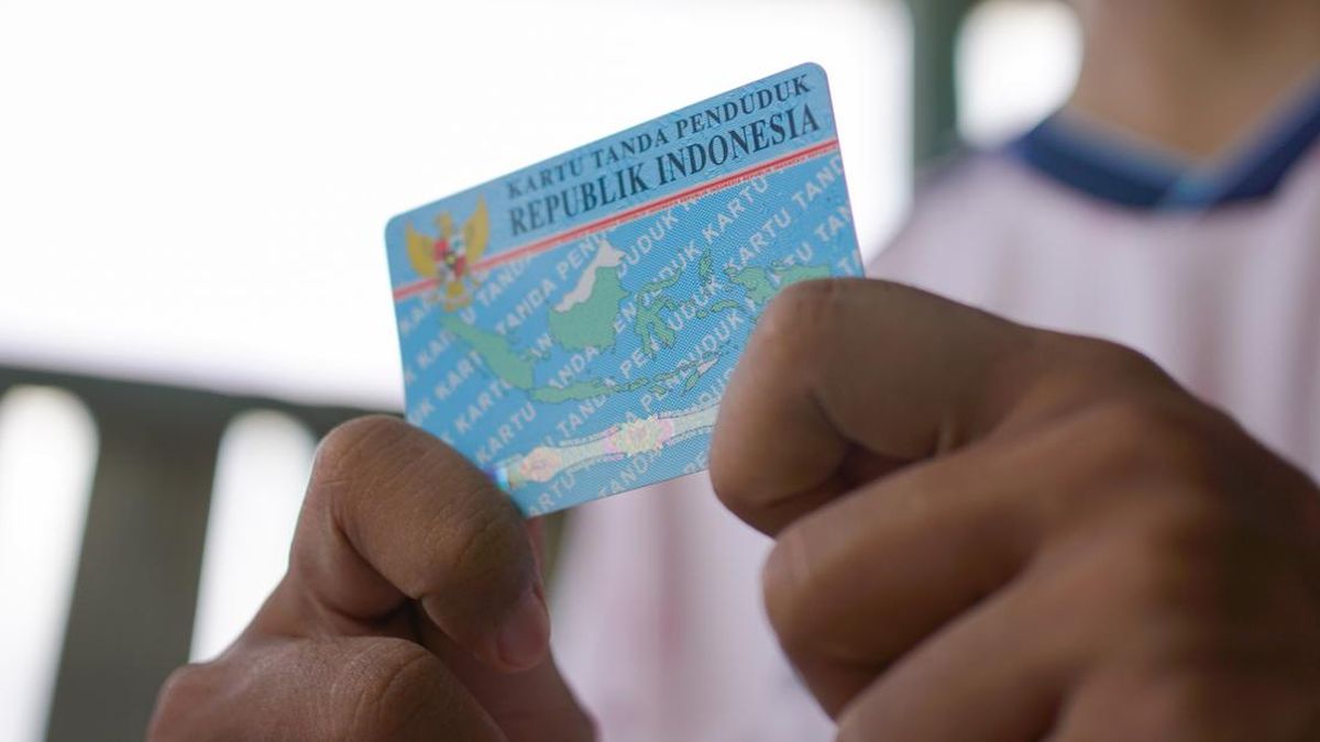 Bolehkah Foto KTP Pakai Makeup? Begini Aturannya