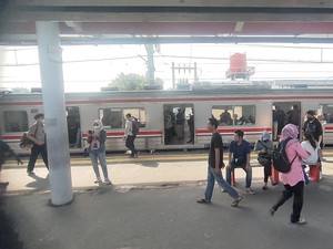 Begini Kondisi KRL Bogor-Jakarta Kota Saat Ada Kereta Anjlok
