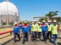 Dirut Pertamina Patra Niaga Cek Terminal LPG di Makassar