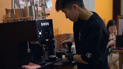 Demi Jaga Nenek, Mantan Chef Michelin Pilih Jualan Kopi di Apartemennya