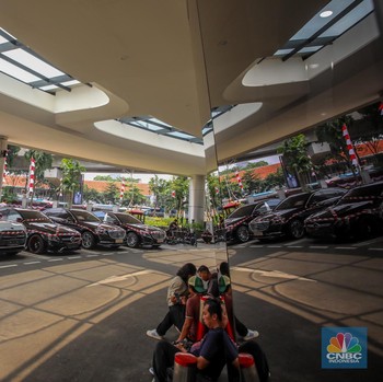 Potret Deretan Mobil Mewah Riza Chalid Disita Kejagung, Ada Mercy!