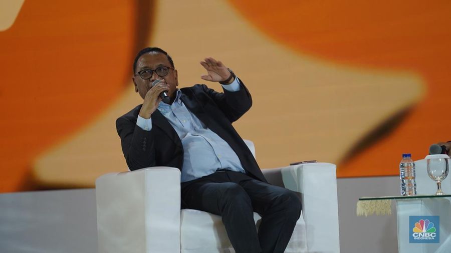 Anggota Dewan Komisioner LPS Bidang Program Penjaminan Simpanan Dan Resolusi Bank, Didik Madiyono menyampaikan paparan dalam acara LPS Financial Festival 2025 di Dyandra Convention Center, Surabaya, Jawa Timur, Rabu (6/8/2025). (CNBC Indoensia/Tias Budiarto)