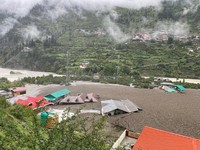 Banjir bandang dan tanah longsor melanda Desa Dharali di negara bagian Uttarakhand, Himalaya, India utara, pada Selasa (5/8/2025). (via REUTERS/Indo-Tibetan Border Police)