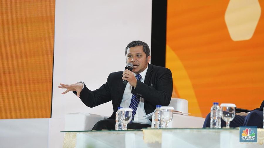 Chief Economist LPS M Rifqi dalam acara LPS Financial Festival 2025 di Dyanda Convention Center, Surabaya, Jawa Timur, Rabu (6/8/2025). (CNBC Indonesia/Tias Budiarto)