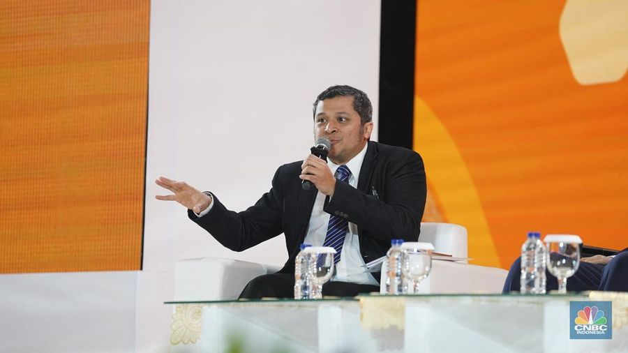 Chief Economist LPS M Rifqi dalam acara LPS Financial Festival 2025 di Dyanda Convention Center, Surabaya, Jawa Timur, Rabu (6/8/2025). (CNBC Indonesia/Tias Budiarto)
