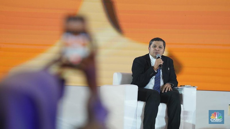 Anggota Dewan Komisioner LPS Bidang Program Penjaminan Simpanan Dan Resolusi Bank, Didik Madiyono menyampaikan paparan dalam acara LPS Financial Festival 2025 di Dyandra Convention Center, Surabaya, Jawa Timur, Rabu (6/8/2025). (CNBC Indonesia/Tias Budiarto)