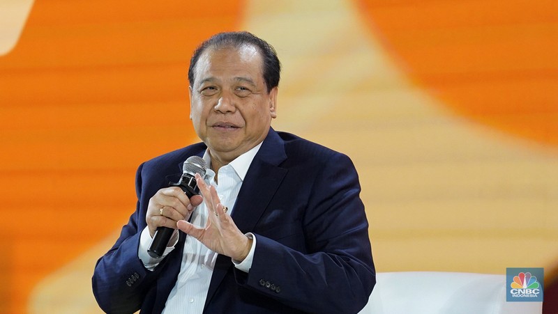 Anggota Dewan Komisioner LPS Bidang Program Penjaminan Simpanan Dan Resolusi Bank, Didik Madiyono menyampaikan paparan dalam acara LPS Financial Festival 2025 di Dyandra Convention Center, Surabaya, Jawa Timur, Rabu (6/8/2025). (CNBC Indonesia/Tias Budiarto) Anggota Dewan Komisioner LPS Bidang Program Penjaminan Simpanan Dan Resolusi Bank, Didik Madiyono menyampaikan paparan dalam acara LPS Financial Festival 2025 di Dyandra Convention Center, Surabaya, Jawa Timur, Rabu (6/8/2025). (CNBC Indonesia/Tias Budiarto)