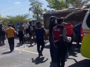 Tabrakan dengan Truk Sampah, Pemotor Tewas di Jalan Bypass Mataram