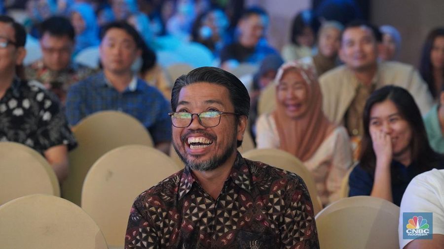 Sejumlah pengunjung mulai memadati Dyandra Convention Center untuk mengikuti acara LPS Financial Festival 2025 di Surabaya, Jawa Timur. Sejumlah pengunjung mulai memadati Dyandra Convention Center untuk mengikuti acara LPS Financial Festival 2025 di Surabaya, Jawa Timur, Rabu (6/8/2025). (CNBC Indonesia/Tias Budiarto)
