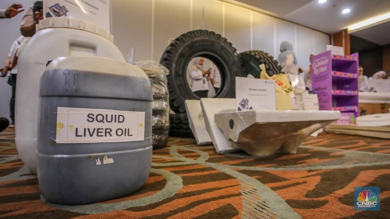 Sejumlah barang sitaan ditampilkan saat Ekspose Barang Hasil Pengawasan di Auditorium Kementerian Perdagangan, Jakarta, Rabu (6/8/2025). (CNBC Indonesia/Faisal Rahman)