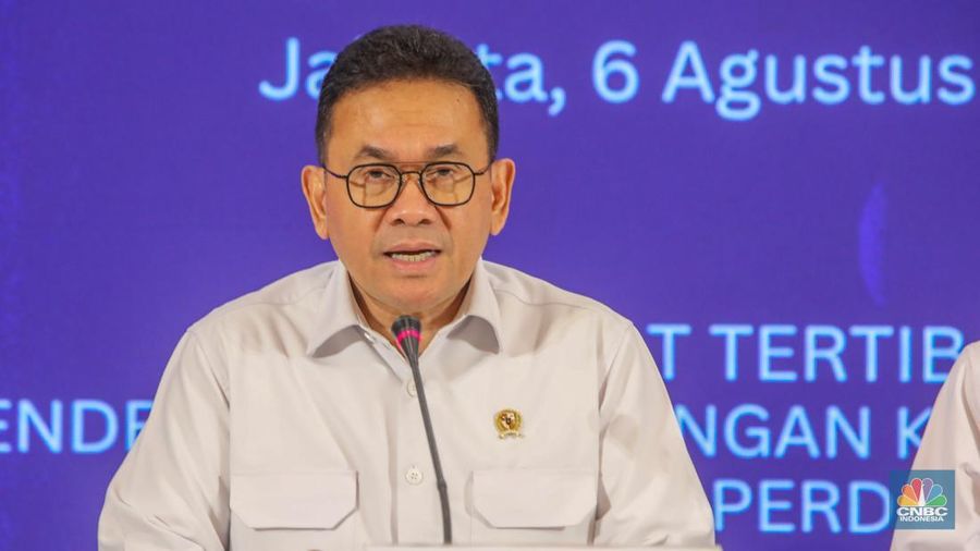 Menteri Perdagangan, Budi Santoso menyampaikan paparan saat Ekspose Barang Hasil Pengawasan di Auditorium Kementerian Perdagangan, Jakarta, Rabu (6/8/2025). (CNBC Indonesia/Faisal Rahman)
