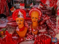 Jelang HUT ke-80 RI, Atribut Merah Putih 'Serbu' Pasar Jatinegara