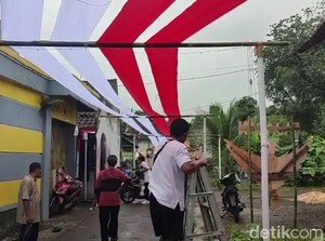 Video: Warga Tasikmalaya Bentangkan Bendera Merah Putih Sepanjang 100 Meter