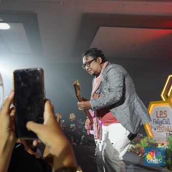 Petjah! Wali & Coldiac Guncang LPS Financial Festival Surabaya