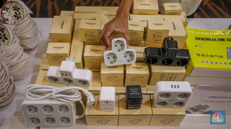 Sejumlah barang sitaan ditampilkan saat Ekspose Barang Hasil Pengawasan di Auditorium Kementerian Perdagangan, Jakarta, Rabu (6/8/2025). (CNBC Indonesia/Faisal Rahman) Sejumlah barang sitaan ditampilkan saat Ekspose Barang Hasil Pengawasan di Auditorium Kementerian Perdagangan, Jakarta, Rabu (6/8/2025). (CNBC Indonesia/Faisal Rahman)