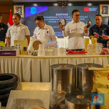 Penampakan Ban, Bahan Kimia-Kabel Listrik Rp26,4 M Sitaan Kemendag