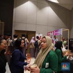 Intip Ragam Jajanan di Booth LPS Financial Festival