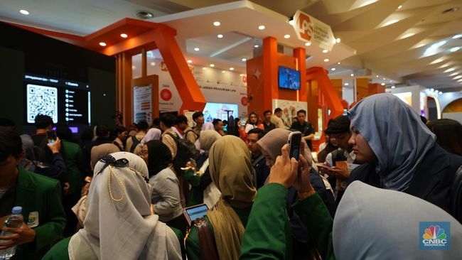 Booth LPS Diserbu Warga Surabaya, Mahasiswa Sampai Pengusaha