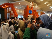 Booth LPS Diserbu Warga Surabaya, Mahasiswa Sampai Pengusaha