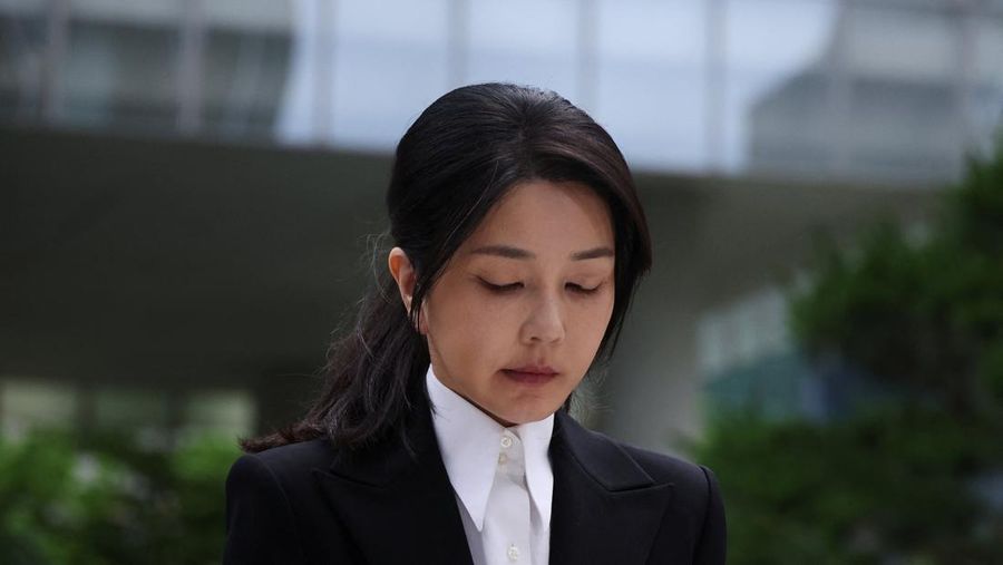 South Korea's former first lady Kim Keon Hee arrives at the special prosecutor's office in Seoul, South Korea, August 6, 2025. REUTERS/Kim Hong-Ji