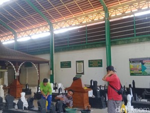 Makam Ki Ageng Gribig Dibersihkan Jelang Saparan Yaaqawiyyu Klaten