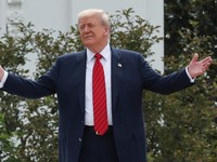 Siaga! Target Baru 'Perang' Trump: Perbankan