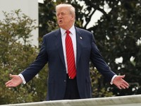 Peringatan Keras Trump, Bangun Pabrik di AS atau Dihantam Tarif 100%