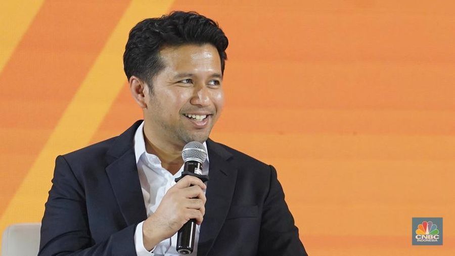 Anggota Dewan Komisioner LPS Bidang Program Penjaminan Simpanan Dan Resolusi Bank, Didik Madiyono menyampaikan paparan dalam acara LPS Financial Festival 2025 di Dyandra Convention Center, Surabaya, Jawa Timur, Rabu (6/8/2025). (CNBC Indonesia/Tias Budiarto)