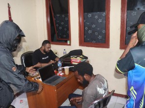 HP Anak Buah Egianus Kogoya Diperiksa, Ada Rekaman Lobi Dana-Ancam Tutup Jalan