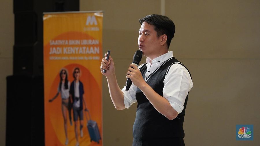 Bank Mega X, Daud Kurnia menyampaikan paparan dalam sesi Educational Class di acara LPS Financial Festival 2025 di Dyandra Convention Center, Surabaya, Jawa Timur, Rabu (6/8/2025). (CNBC Indonesia/Tias Budiarto)