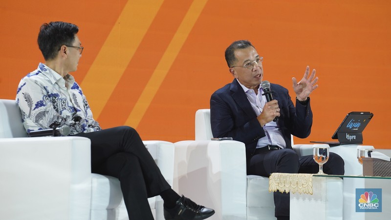Presiden Direktur HM Sampoerna, Ivan Cahyadi menyampaikan paparan dalam acara LPS Financial Festival 2025 di Dyandra Convention Center, Surabaya, Jawa Timur, Kamis (7/8/2025). (CNBC Indonesia/Tias Budiarto) Presiden Direktur HM Sampoerna, Ivan Cahyadi menyampaikan paparan dalam acara LPS Financial Festival 2025 di Dyandra Convention Center, Surabaya, Jawa Timur, Kamis (7/8/2025). (CNBC Indonesia/Tias Budiarto)