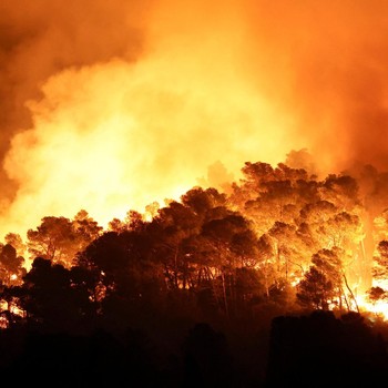 Potret Prancis bak Neraka, Digulung Kebakaran Hutan Terbesar