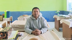 Ketulusan Anas, Guru Honorer Garut yang Bangun Rumah Warga Tak Mampu