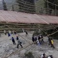 Wisata Berujung Petaka, Jembatan Gantung Roboh Tewaskan 5 Orang