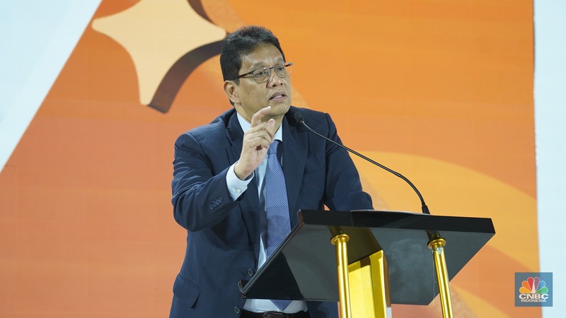 Ketua Dewan Komisioner LPS, Purbaya Yudhi Sadewa menyampaikan paparan dalam acara LPS Financial Festival 2025 di Dyandra Convention Center, Surabaya, Jawa Timur, Kamis (7/8/2025).
(CNBC Indonesia/Tias Budiarto) Ketua Dewan Komisioner LPS, Purbaya Yudhi Sadewa menyampaikan paparan dalam acara LPS Financial Festival 2025 di Dyandra Convention Center, Surabaya, Jawa Timur, Kamis (7/8/2025).
(CNBC Indonesia/Tias Budiarto)