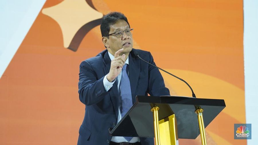 Ketua Dewan Komisioner LPS, Purbaya Yudhi Sadewa menyampaikan paparan dalam acara LPS Financial Festival 2025 di Dyandra Convention Center, Surabaya, Jawa Timur, Kamis (7/8/2025).
(CNBC Indonesia/Tias Budiarto)