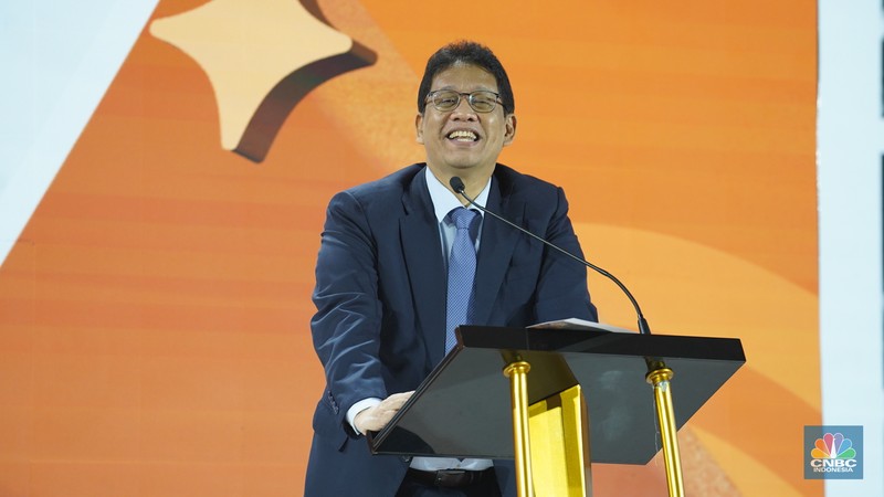 Ketua Dewan Komisioner LPS, Purbaya Yudhi Sadewa menyampaikan paparan dalam acara LPS Financial Festival 2025 di Dyandra Convention Center, Surabaya, Jawa Timur, Kamis (7/8/2025).
(CNBC Indonesia/Tias Budiarto) Ketua Dewan Komisioner LPS, Purbaya Yudhi Sadewa menyampaikan paparan dalam acara LPS Financial Festival 2025 di Dyandra Convention Center, Surabaya, Jawa Timur, Kamis (7/8/2025).
(CNBC Indonesia/Tias Budiarto)