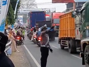 Haul Ponpes Langitan Berimbas Kepadatan Lalu Lintas di Babat Lamongan