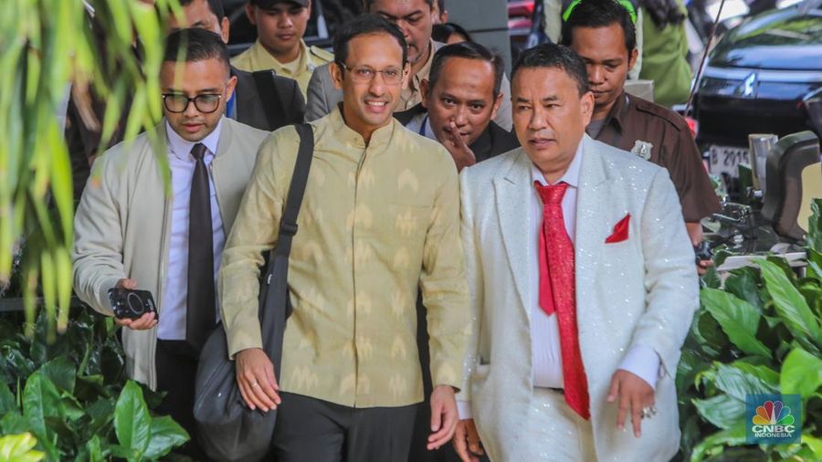 Mantan Mendikbudristek Nadiem Makarim tiba di Gedung Merah Putih KPK, Jakarta, Kamis (7/8/2025). (CNBC Indonesia/Faisal Rahman)