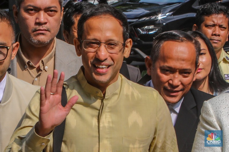 Mantan Mendikbudristek Nadiem Makarim tiba di Gedung Merah Putih KPK, Jakarta, Kamis (7/8/2025). (CNBC Indonesia/Faisal Rahman) Mantan Mendikbudristek Nadiem Makarim tiba di Gedung Merah Putih KPK, Jakarta, Kamis (7/8/2025). (CNBC Indonesia/Faisal Rahman)