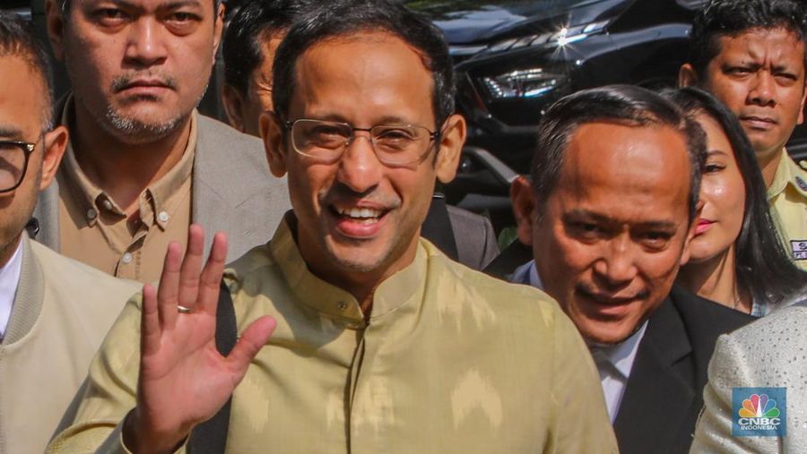 Mantan Mendikbudristek Nadiem Makarim tiba di Gedung Merah Putih KPK, Jakarta, Kamis (7/8/2025). (CNBC Indonesia/Faisal Rahman)