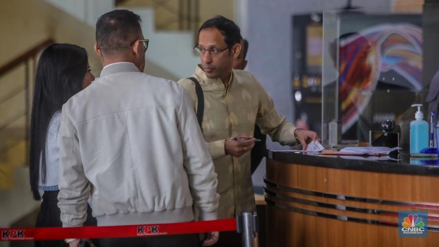 Mantan Mendikbudristek Nadiem Makarim tiba di Gedung Merah Putih KPK, Jakarta, Kamis (7/8/2025). (CNBC Indonesia/Faisal Rahman)