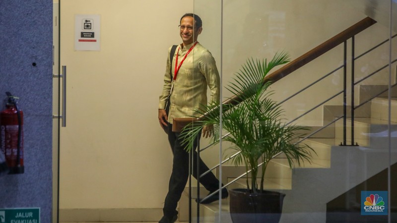 Mantan Mendikbudristek Nadiem Makarim usai memenuhi panggilan penyidik di Gedung Merah Putih KPK, Jakarta. Mantan Mendikbudristek Nadiem Makarim usai memenuhi panggilan penyidik di Gedung Merah Putih KPK, Jakarta, Kamis (7/8/2025). (CNBC Indonesia/Faisal Rahman)