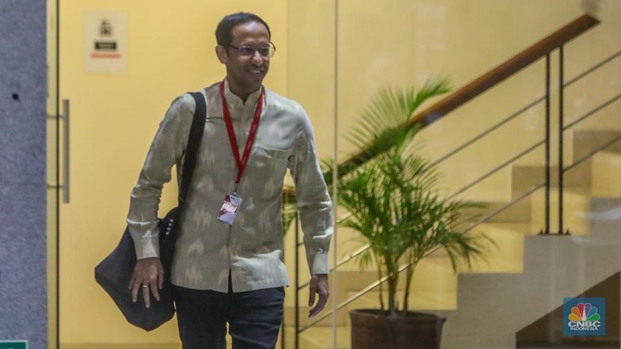 Mantan Mendikbudristek Nadiem Makarim usai memenuhi panggilan penyidik di Gedung Merah Putih KPK, Jakarta, Kamis (7/8/2025). (CNBC Indonesia/Faisal Rahman)