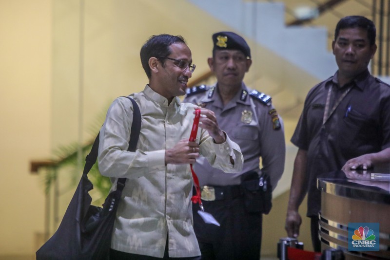 Mantan Mendikbudristek Nadiem Makarim usai memenuhi panggilan penyidik di Gedung Merah Putih KPK, Jakarta. Mantan Mendikbudristek Nadiem Makarim usai memenuhi panggilan penyidik di Gedung Merah Putih KPK, Jakarta, Kamis (7/8/2025). (CNBC Indonesia/Faisal Rahman)