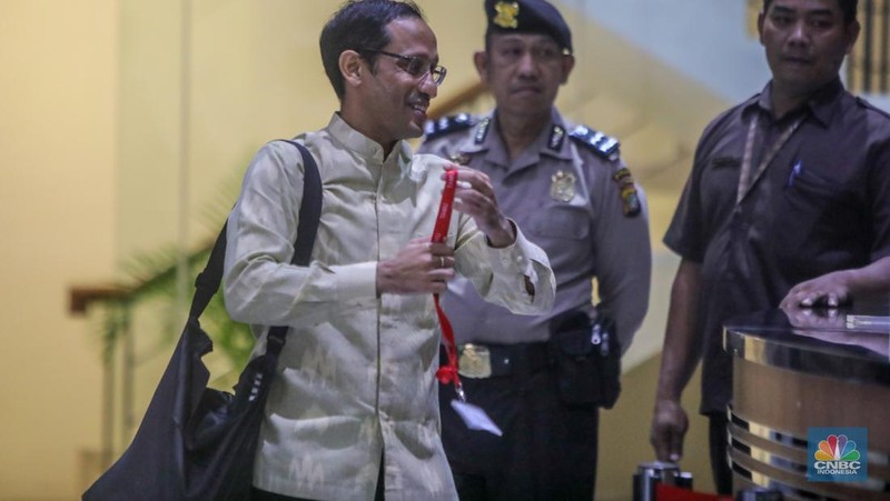 Mantan Mendikbudristek Nadiem Makarim usai memenuhi panggilan penyidik di Gedung Merah Putih KPK, Jakarta, Kamis (7/8/2025). (CNBC Indonesia/Faisal Rahman)