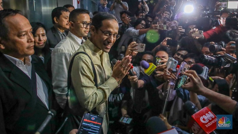 Mantan Mendikbudristek Nadiem Makarim usai memenuhi panggilan penyidik di Gedung Merah Putih KPK, Jakarta. Mantan Mendikbudristek Nadiem Makarim usai memenuhi panggilan penyidik di Gedung Merah Putih KPK, Jakarta, Kamis (7/8/2025). (CNBC Indonesia/Faisal Rahman)