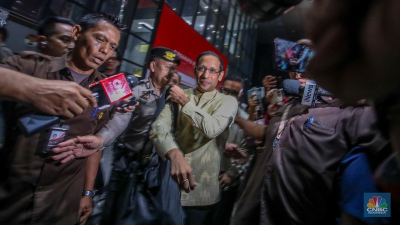 Mantan Mendikbudristek Nadiem Makarim usai memenuhi panggilan penyidik di Gedung Merah Putih KPK, Jakarta, Kamis (7/8/2025). (CNBC Indonesia/Faisal Rahman)