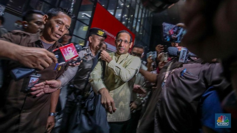 Mantan Mendikbudristek Nadiem Makarim usai memenuhi panggilan penyidik di Gedung Merah Putih KPK, Jakarta, Kamis (7/8/2025). (CNBC Indonesia/Faisal Rahman)
