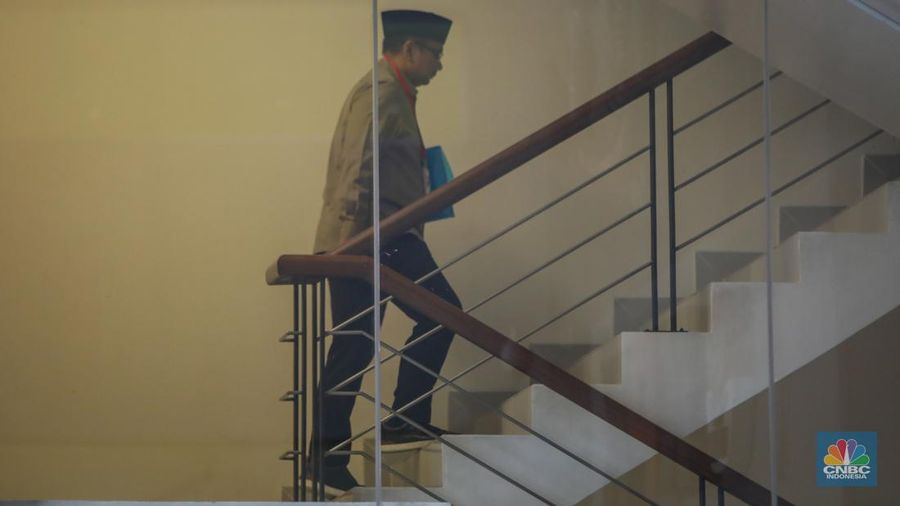Mantan Menteri Agama era Presiden RI ke-7 Joko Widodo, Yaqut Cholil Qoumas tiba di Gedung Merah Putih KPK, Jakarta, Kamis (7/8/2025). (CNBC Indonesia/Tias Budiarto)